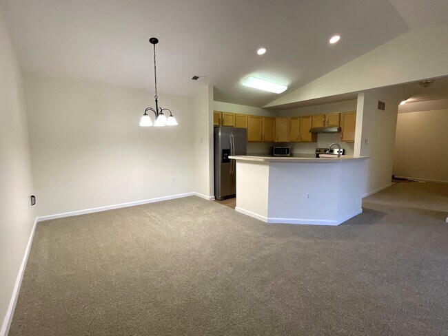 Dining area - 350 Hidden Ridge Ct