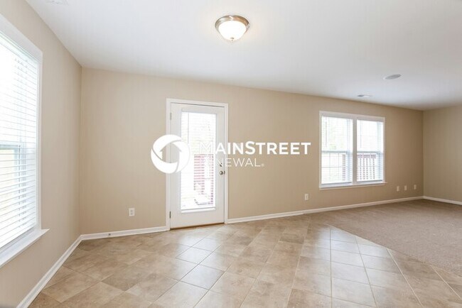 Building Photo - 4 Bedroom Pet-Friendly Home in Charlotte, NC with Main Street Renewal