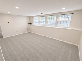 Building Photo - 7600 Portadown Ct