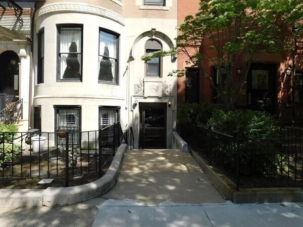 Building Photo - 482 Beacon St