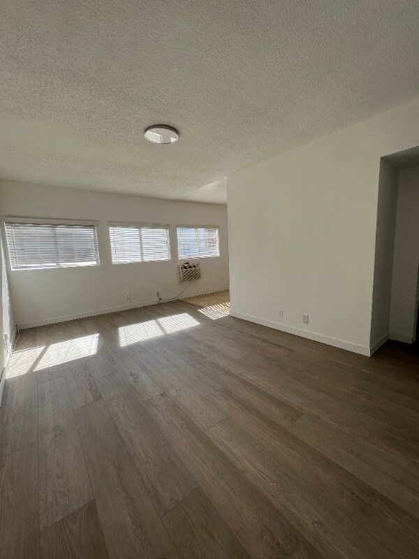 Building Photo - 1736 N Sycamore Ave