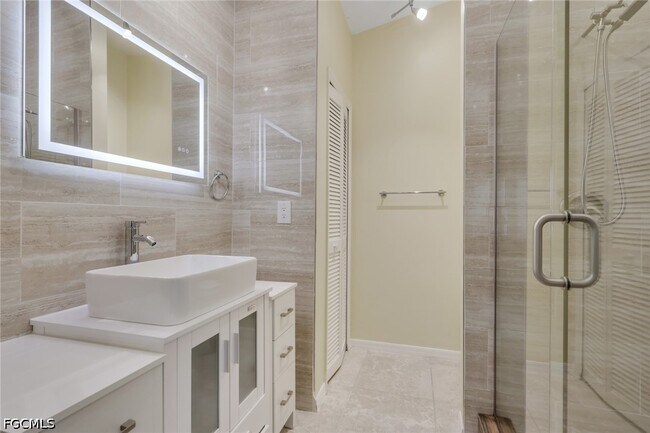 Building Photo - 5011 SW 16th Pl