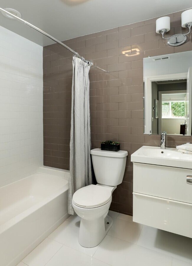 Building Photo - 381 McKendry Dr