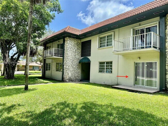 Building Photo - 6530 Lake Patricia Dr