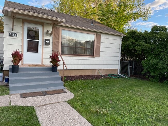 Primary Photo - 2104 6th Ave S
