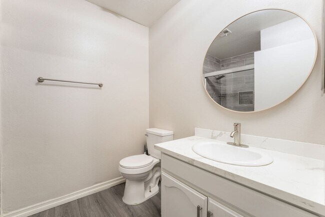Building Photo - Exquisite Home, Prime Location!