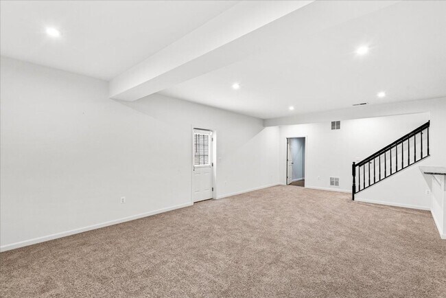 Building Photo - 8627 Fleetwood Dr