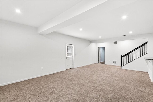 Building Photo - Luxury & Lifestyle with Main Level Living!