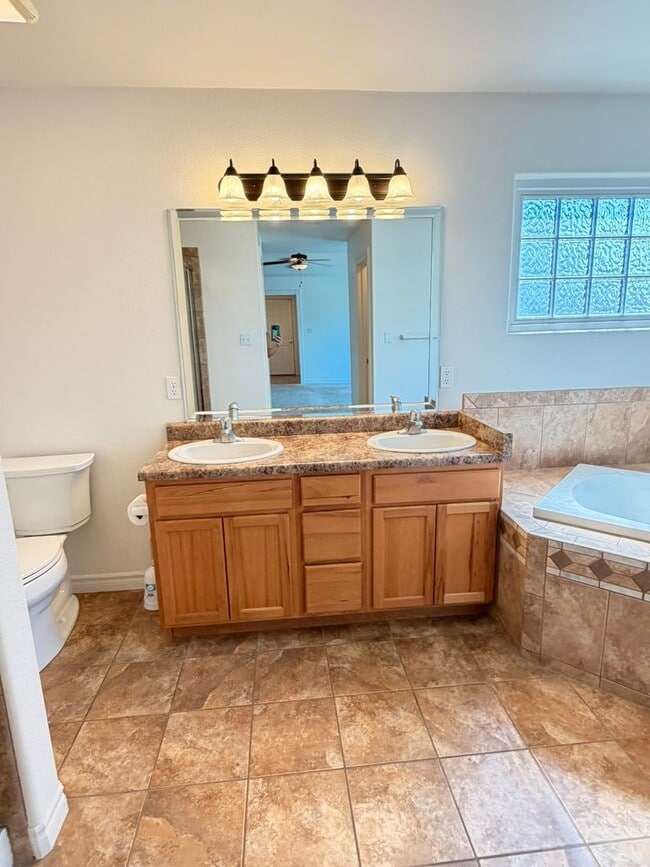 Building Photo - GORGEOUS 3Bed 2Bath 3Car Garage in NorthEast GJ!!!!!