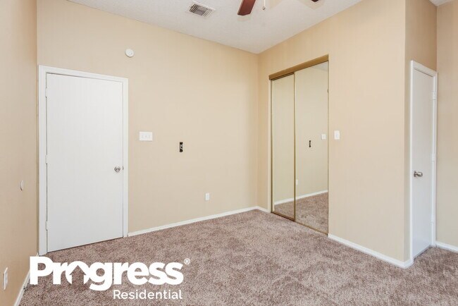 Building Photo - 7817 Clairmont Ave