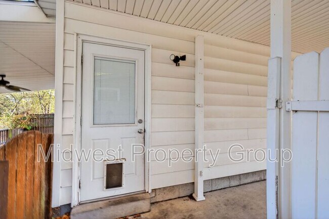 Building Photo - 535 Bardot Dr