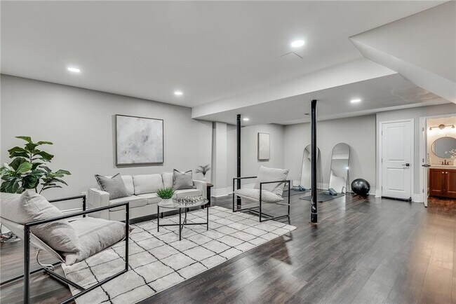 Building Photo - 1820 Cedar Cliff Dr
