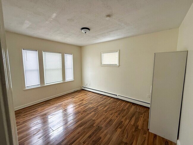 Building Photo - 36 Wildwood St