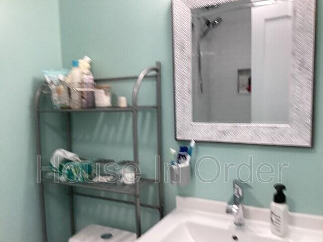 Building Photo - 23 Moore Ave