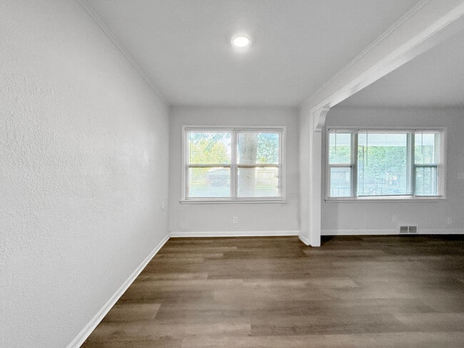 Building Photo - 3128 N Kenosha Ave