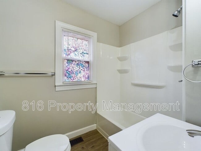 Building Photo - 3032 Elmwood Ave