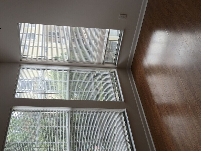 Building Photo - 670 Sandy Neck Ln