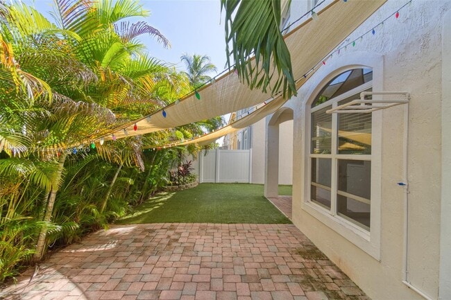 Building Photo - 3769 SW 51st St