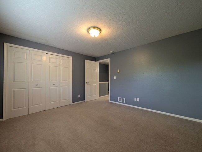 Building Photo - 2-Bedroom, 1.5-Bath Sunset Meadow Townhous...