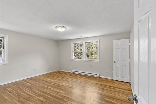 Building Photo - 1022 Pleasant St