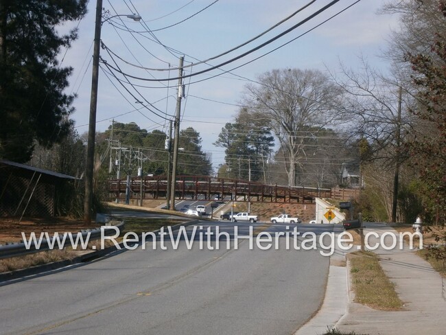 Building Photo - GORGEOUS RANCH/ GRAND PA'S BUNGELOW/ 1.6 ACRES/ FRONT PORCH/ PRIVATE YARD