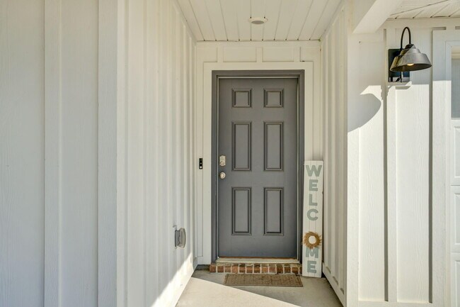 Building Photo - 535 Mary Lou Way