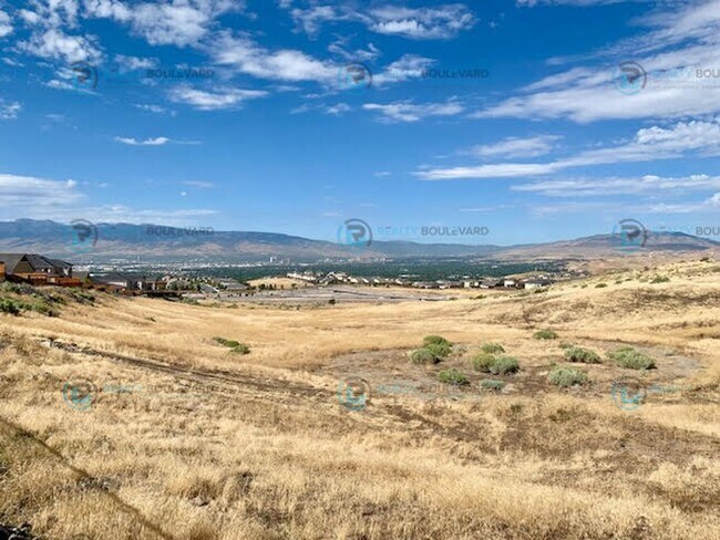 Building Photo - Gorgeous Newer 3 Bedroom Home! Located off...