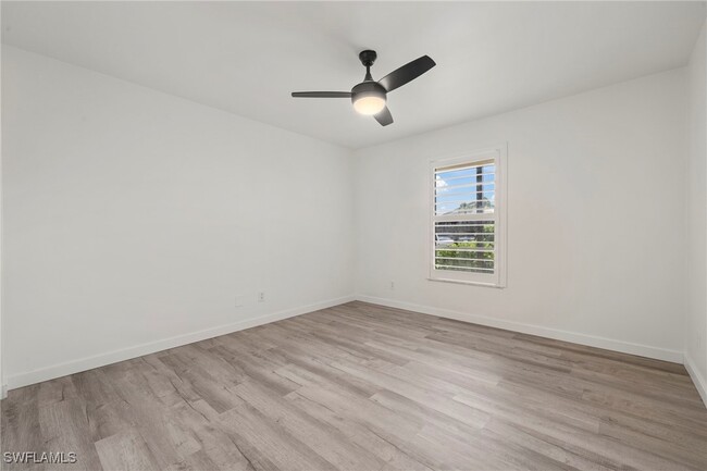 Building Photo - 400 Misty Pines Cir
