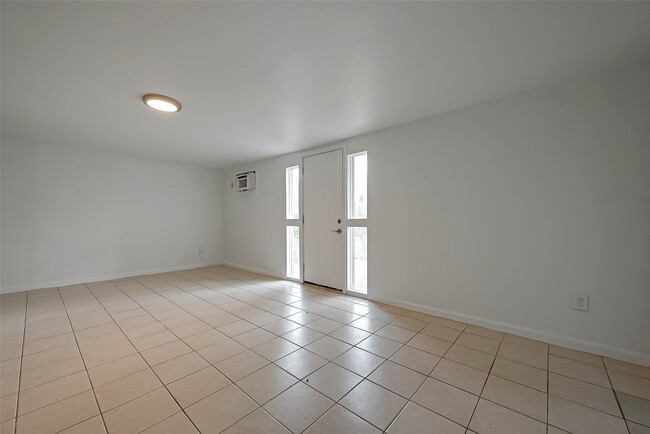 Building Photo - 2111 Rosemead Dr