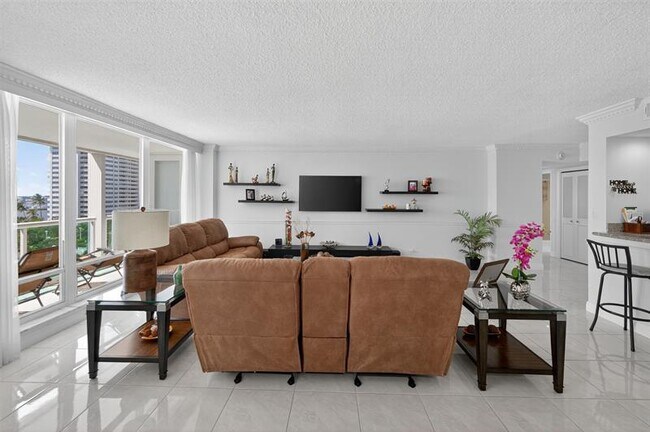 Building Photo - 2100 S Ocean Ln