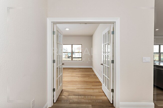 Building Photo - Brand-New 5BR Fairhope Home on Corner Lot with Garage