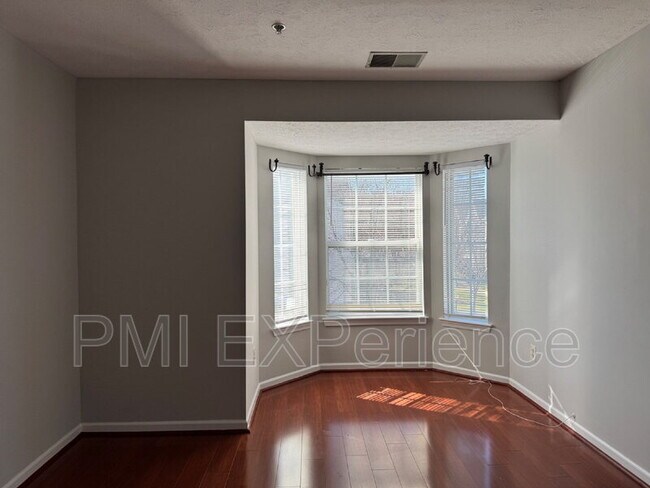 Building Photo - 8931 Town Center Cir