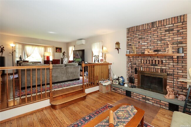Building Photo - 17 Dawes Ave