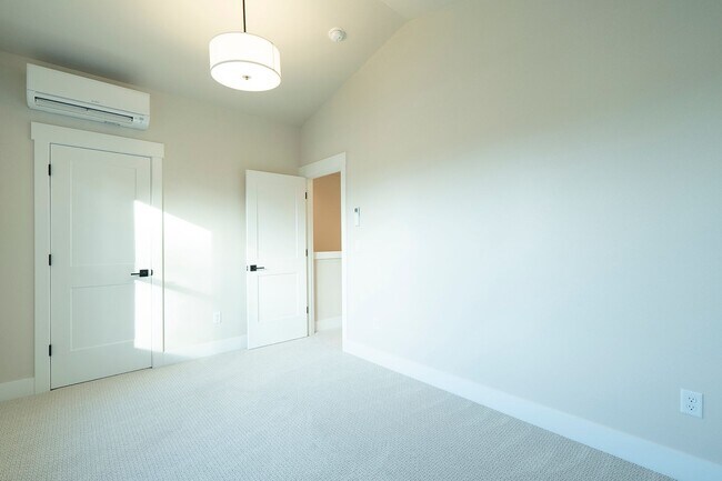 Building Photo - 2 Weeks Free W/ Approved Application By 08...