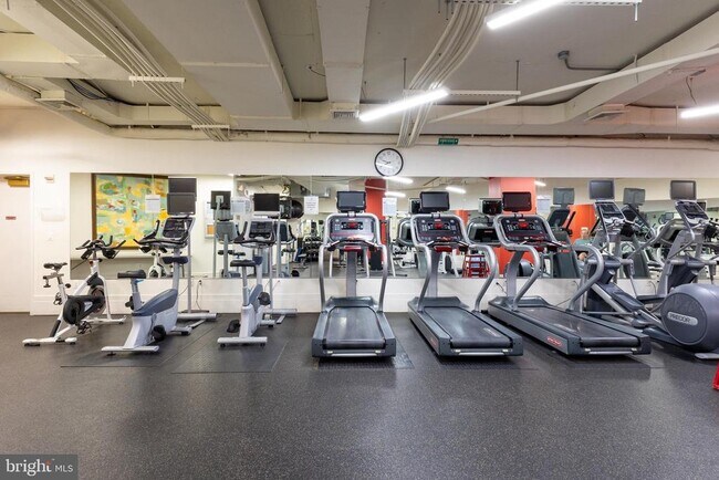 Building Photo - 2425 L St NW