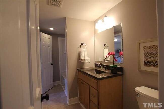 Building Photo - Updated single-family home in downtown Raleigh