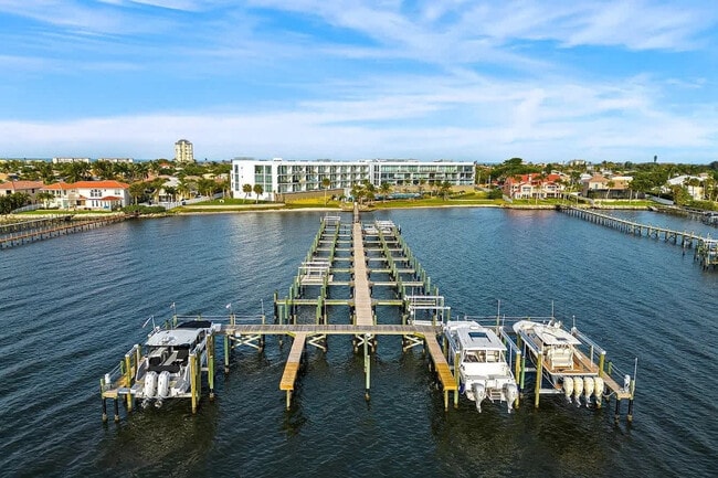 Building Photo - 225 Strand Dr
