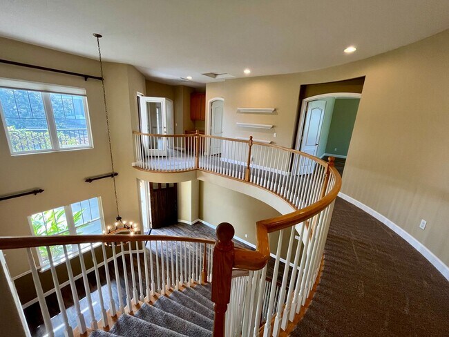 Building Photo - Carlsbad 4 bedroom Stunner on Cul-de-sac w...