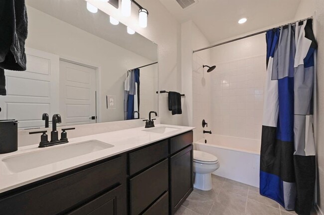 Building Photo - 217 Summit Dr