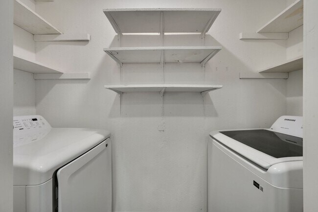 Building Photo - 1005 Summer Ct Cir