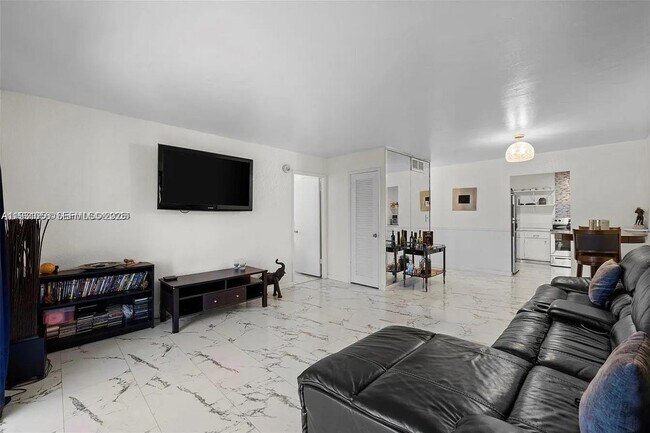 Building Photo - 4043 NW 16th St