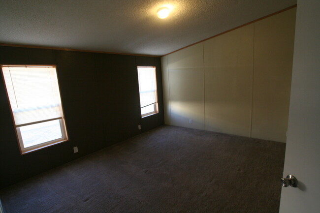 Building Photo - 3 bedroom 2 bathroom manufactured home
