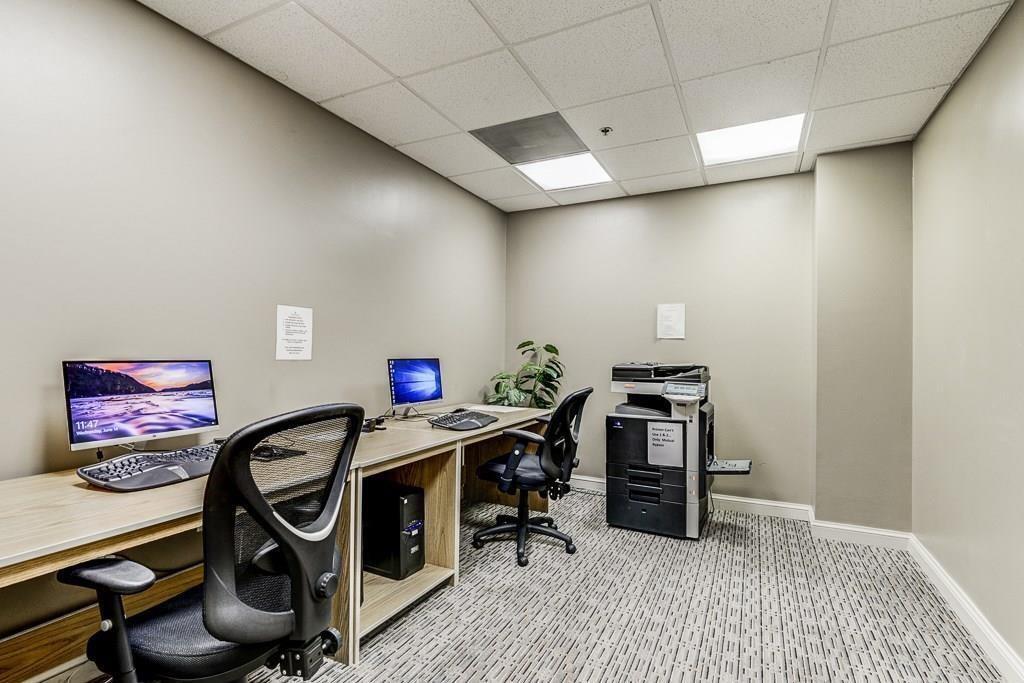 Building Photo - 3481 Lakeside Dr NE