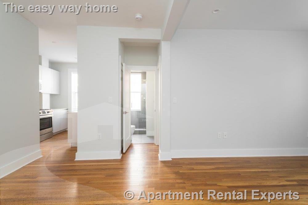 Building Photo - 18 Forest St