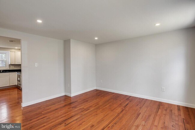 Building Photo - 9003 Fox Lair Dr