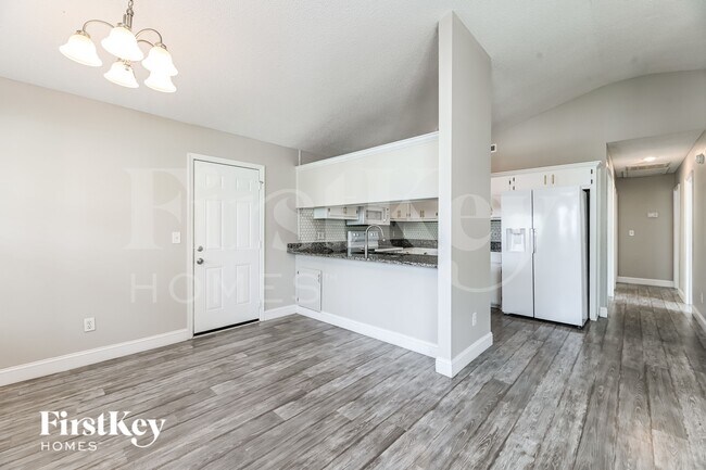 Building Photo - 118 Wilton St