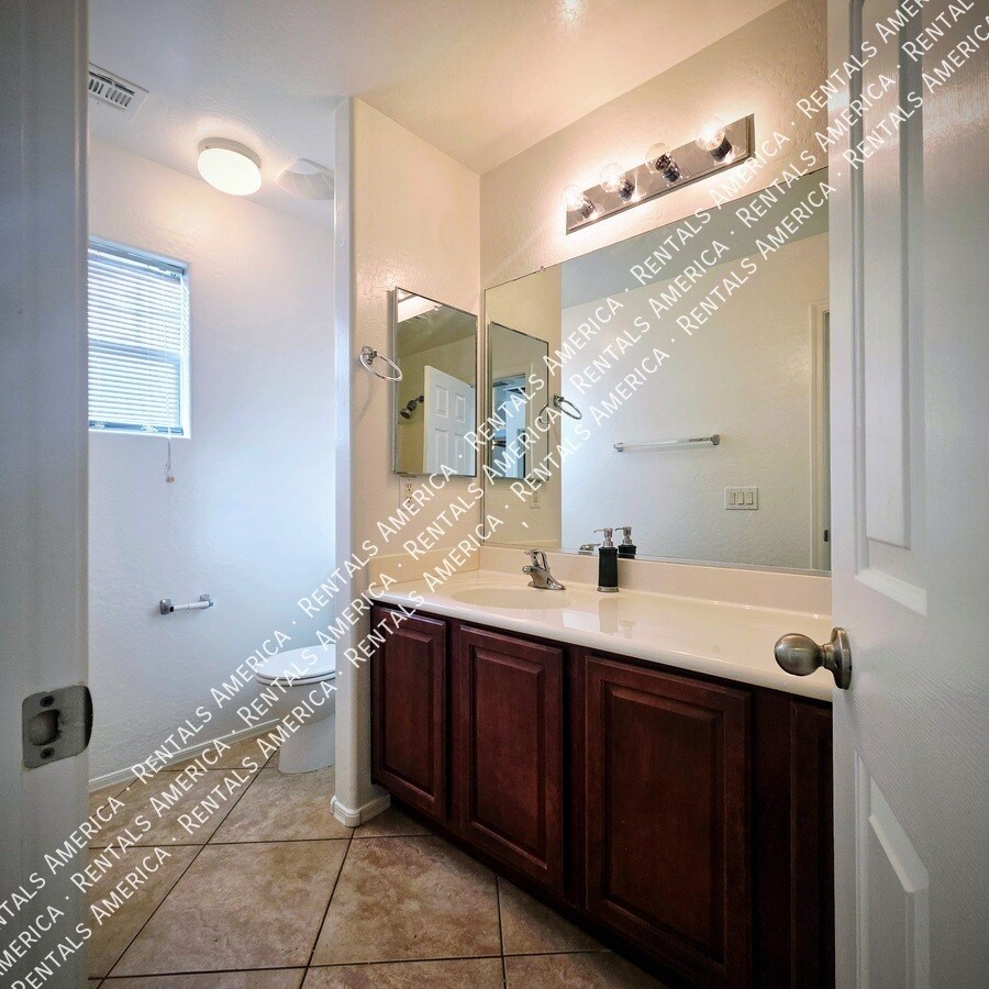 Building Photo - 2715 S Cupertino Dr