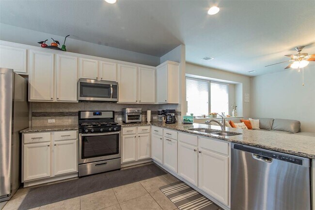 Building Photo - 352 S Brook Dr