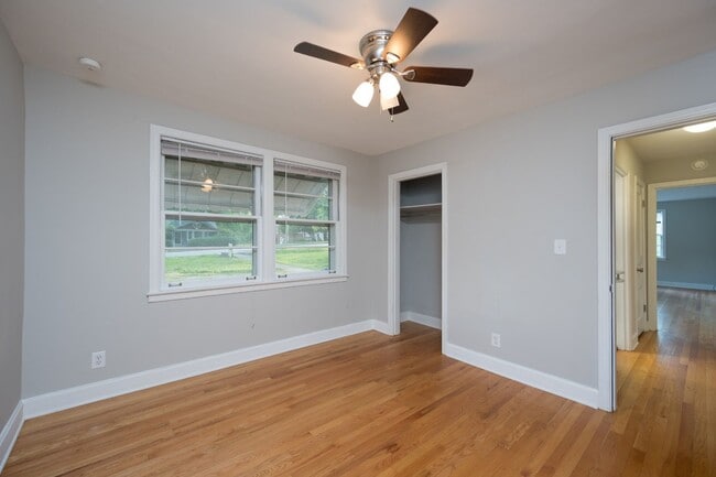Building Photo - **UPDATED 3-BEDROOM DUPLEX WITH ATTACHED G...