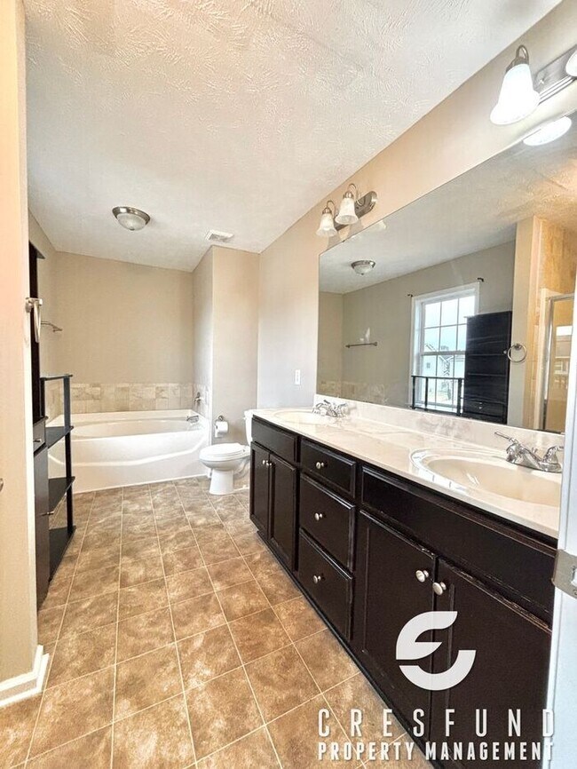 Building Photo - 15-20 Minutes from Fort Bragg and Cape Fear Valley! 4 Bed, 2.5 Bath AVAILABLE FOR MOVE IN NOW!